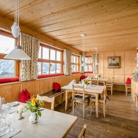 Tauroa Winterstellgut Hotell